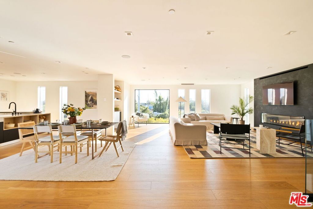 Photo of 1900 Penmar Avenue, Venice, CA 90291 (MLS # 25584147)