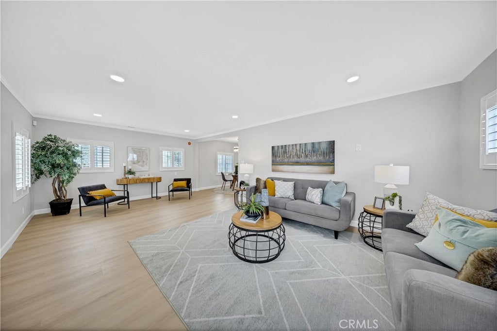 308 W Adams