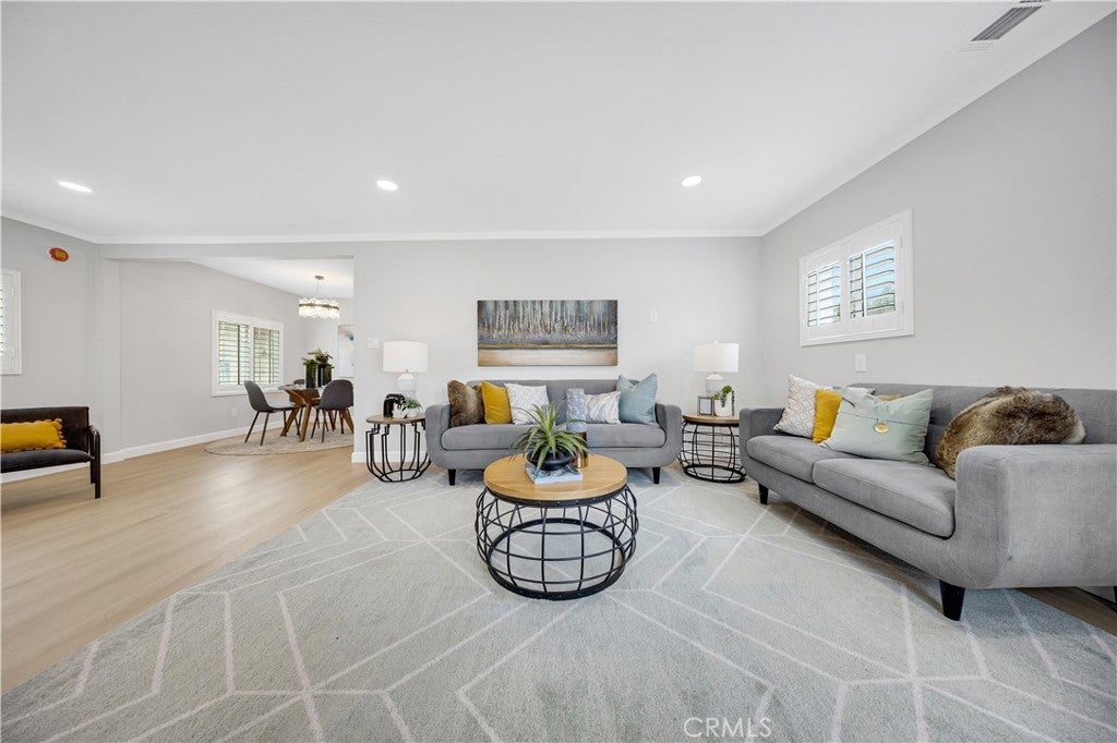 308 W Adams