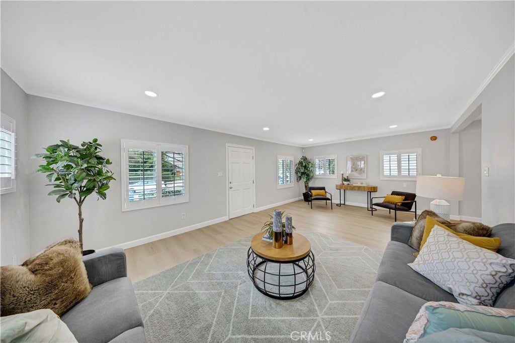 308 W Adams