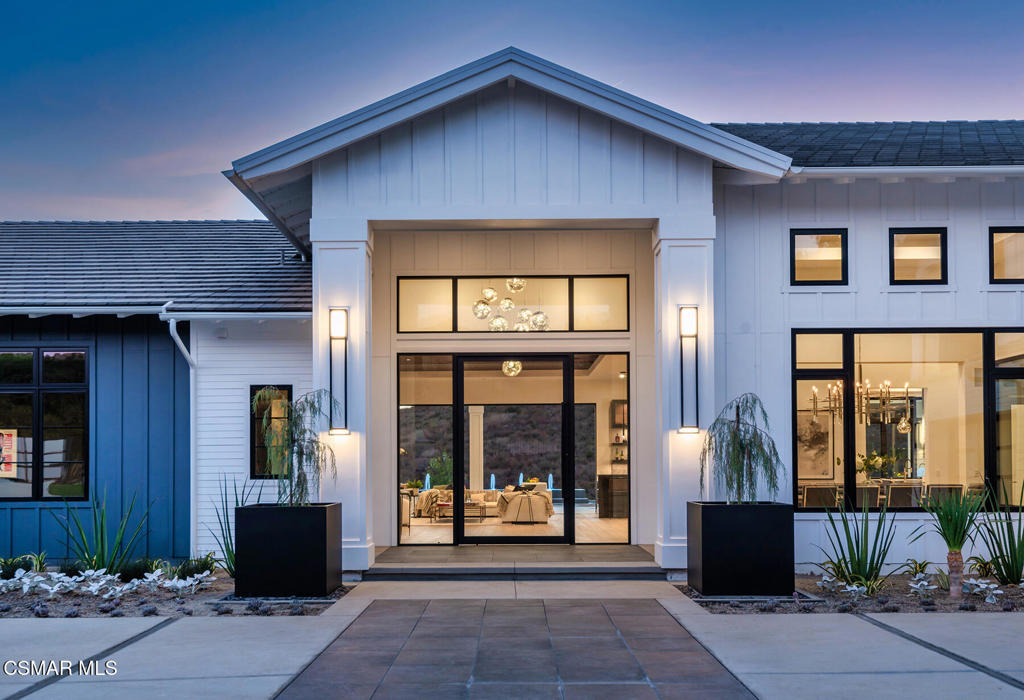 2111 High Knoll Circle