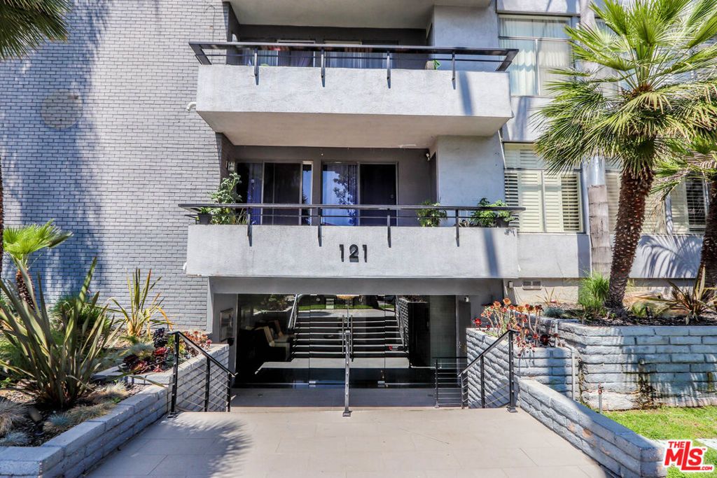 Photo of 121 S Palm Drive #404, Beverly Hills, CA 90212 (MLS # 26827235)