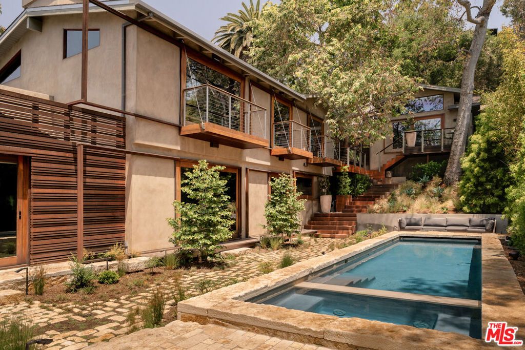 Photo of 415 Mesa Road, Santa Monica, CA 90402 (MLS # 25544705)