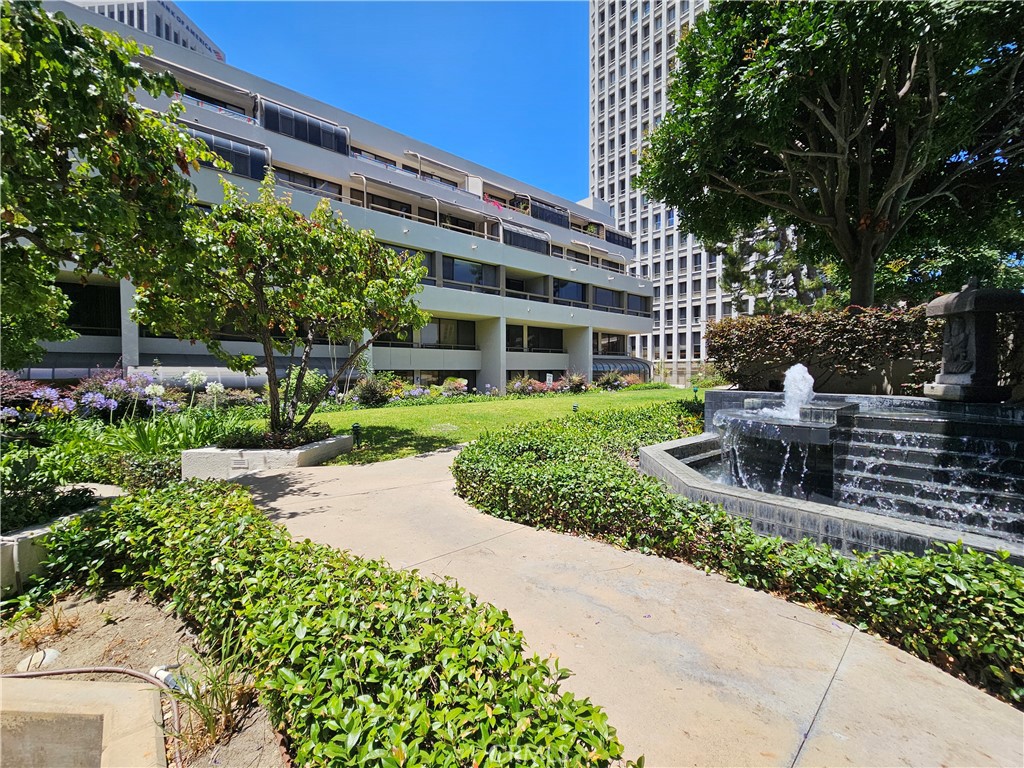 121 S Hope 428
