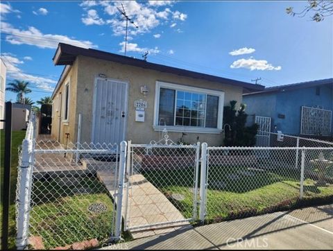 Photo of 2206 Cowlin Avenue, Commerce, CA 90040 (MLS # CV25102517)