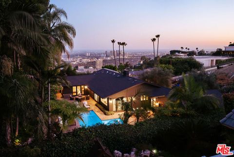 Photo of 1744 N Doheny Drive, Los Angeles, CA 90069 (MLS # 26841161)