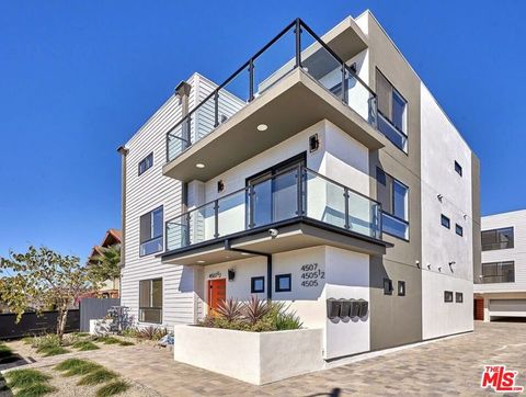Photo of 4507 Lomita Street #4507 1/2, Los Angeles, CA 90019 (MLS # 26828177)