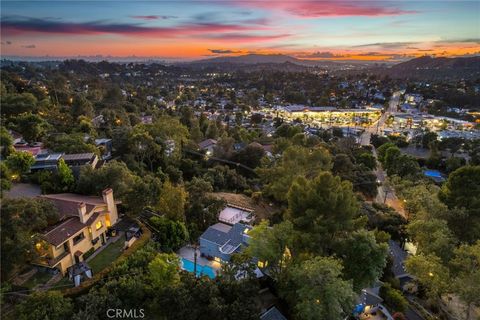 Photo of 468 Sycamore Gln Gln, Pasadena, CA 91105 (MLS # PF26082876)