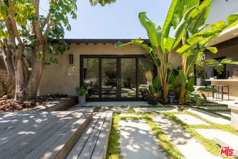 MLS: 26865369
