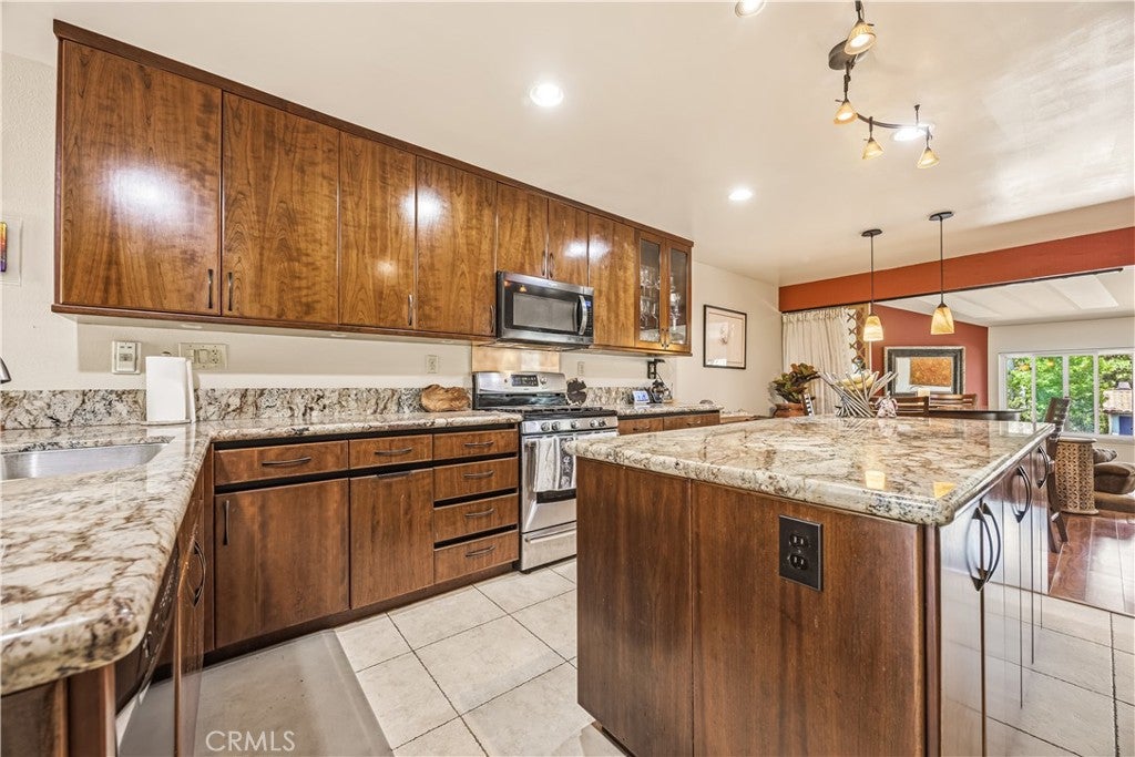 6975 Camino Amero, San Diego CA 92111