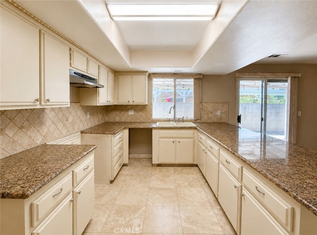 230 Oranut Lane
