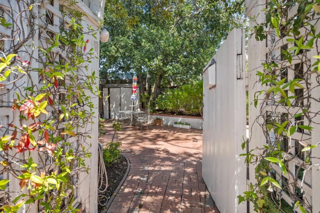 Backyard garden studio cottage with its own private yard and garden. Located in the heart of San Mateo near all conveniences such as school, shopping, eateries, and easy freeway access. Cozy living quarters with kitchen appliances. Landlord will pay all charges - water, garbage, electricity and wifi service. No pets.