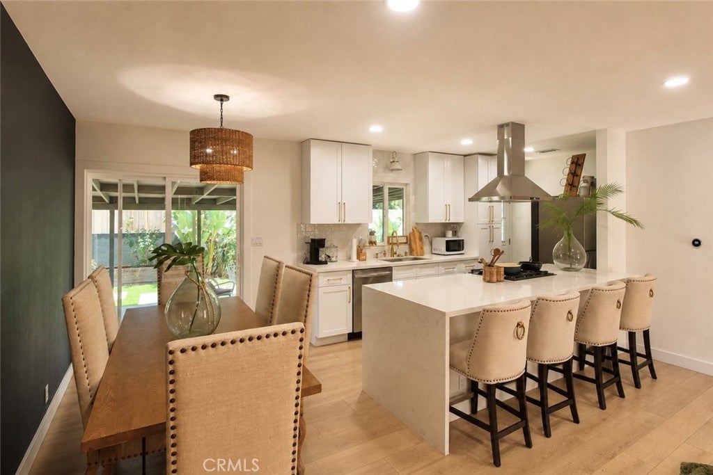 913 E Myrtle St ST, Santa Ana CA 92701