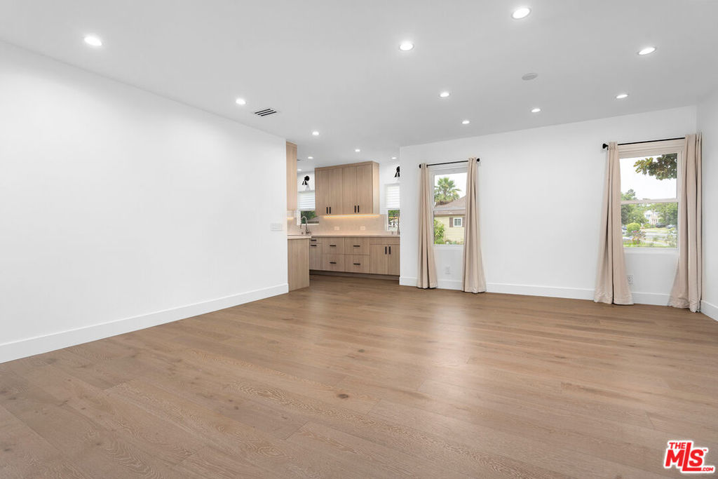 1901 S Point View Street