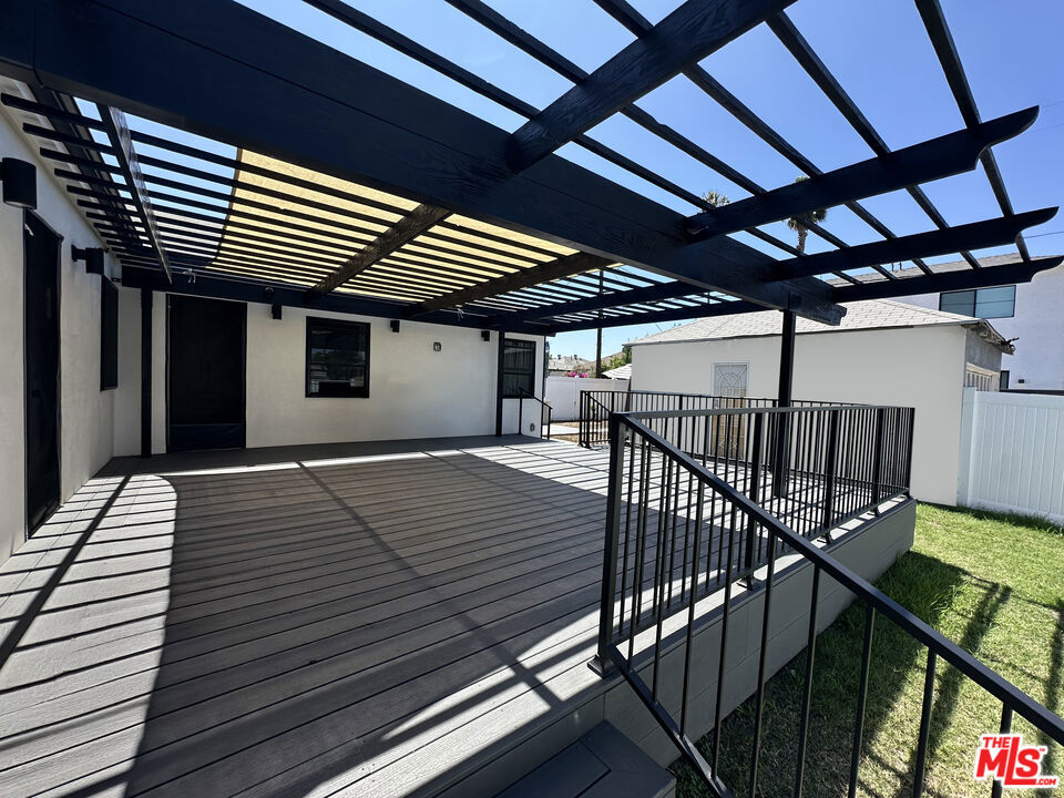 1901 S Point View Street