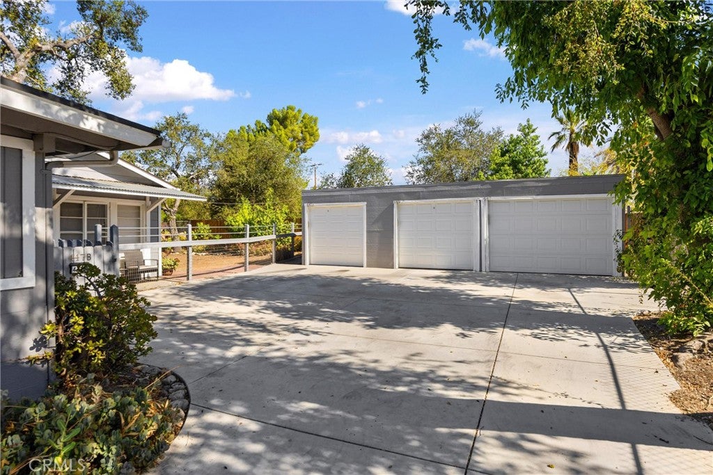 449 448 Arrow Highway