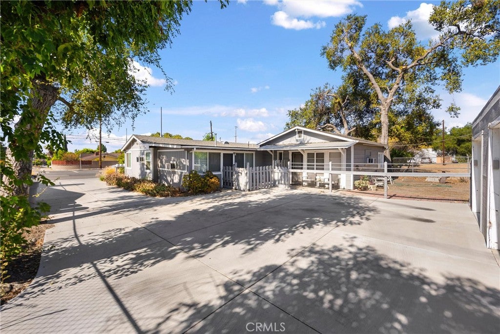 449 448 Arrow Highway