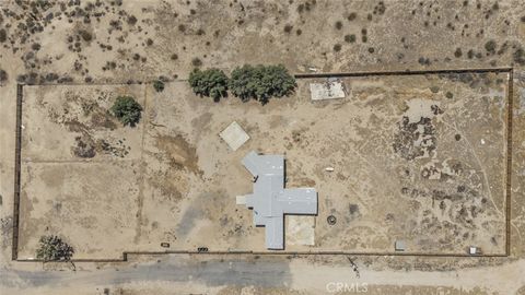Photo of 18531 E Palmdale Boulevard, Palmdale, CA 93591 (MLS # SR25250095)