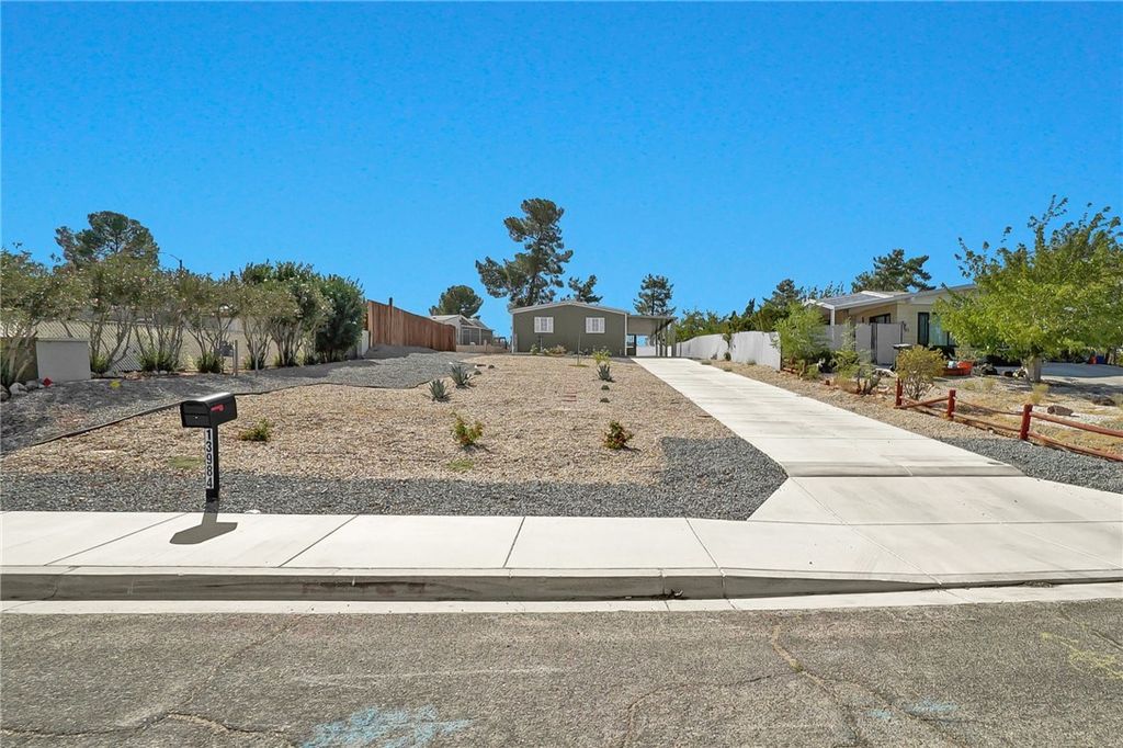 Photo of 13984 Victoria Dr, Victorville, CA 92395 (MLS # CV26027077)