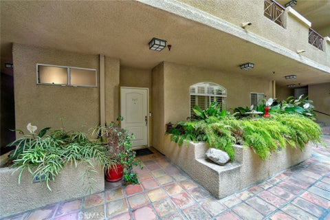 Photo of 12060 Hoffman ST #107, Studio City, CA 91604 (MLS # SR26141933)