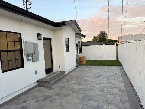 MLS: SR26161086