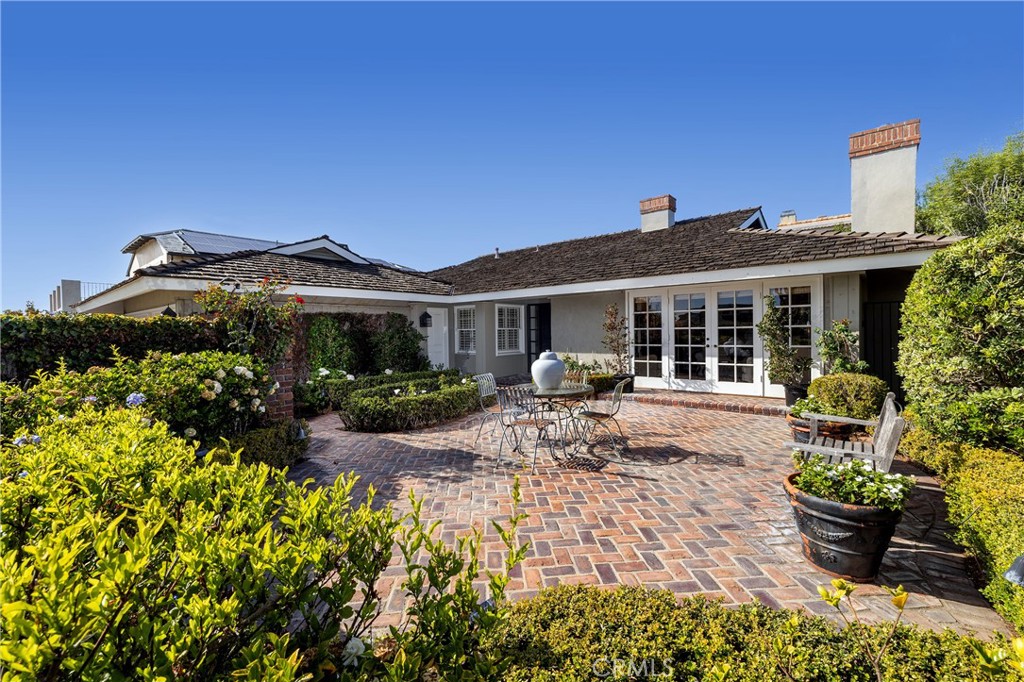 877 Sandcastle Drive