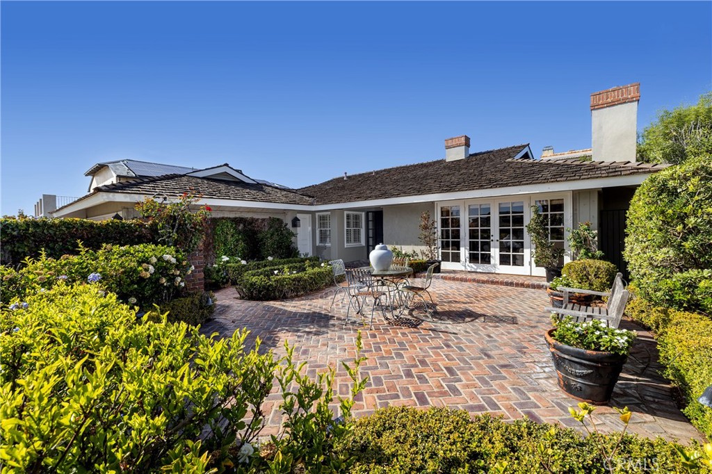 877 Sandcastle Drive