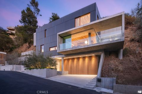 Photo of 2879 Stonehill Drive, Altadena, CA 91001 (MLS # GD25104655) Photo of 2879 Stonehill Drive, Altadena, CA 91001 (MLS # GD25104655)