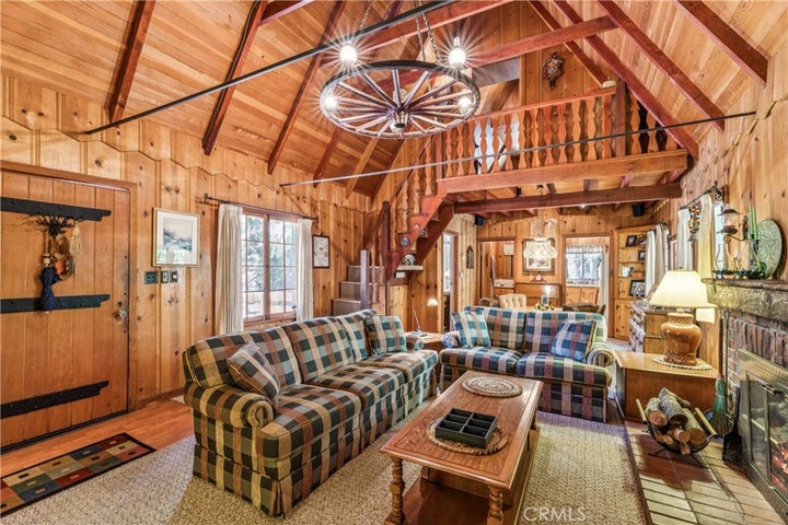 Photo 1 of 30 — 404 Hillside, Lake Arrowhead, CA 92352