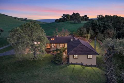 Tiny photo for 3270 Paseo Vista Avenue, San Martin, CA 95046 (MLS # ML82037566)