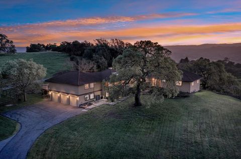 Photo of 3270 Paseo Vista Avenue, San Martin, CA 95046 (MLS # ML82037566)