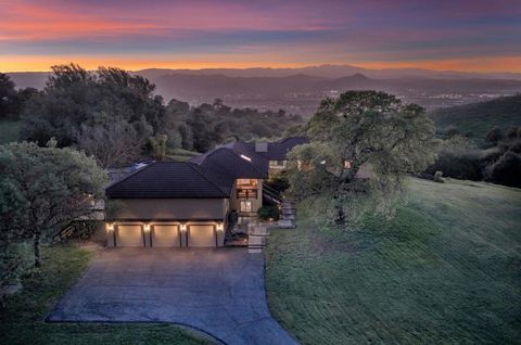 Tiny photo for 3270 Paseo Vista Avenue, San Martin, CA 95046 (MLS # ML82037566)