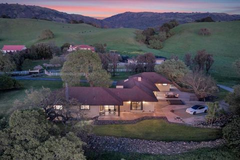 Tiny photo for 3270 Paseo Vista Avenue, San Martin, CA 95046 (MLS # ML82037566)