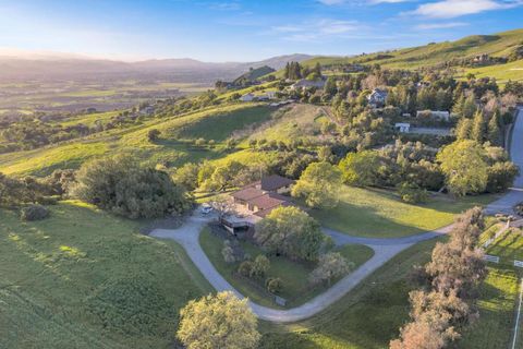 Tiny photo for 3270 Paseo Vista Avenue, San Martin, CA 95046 (MLS # ML82037566)