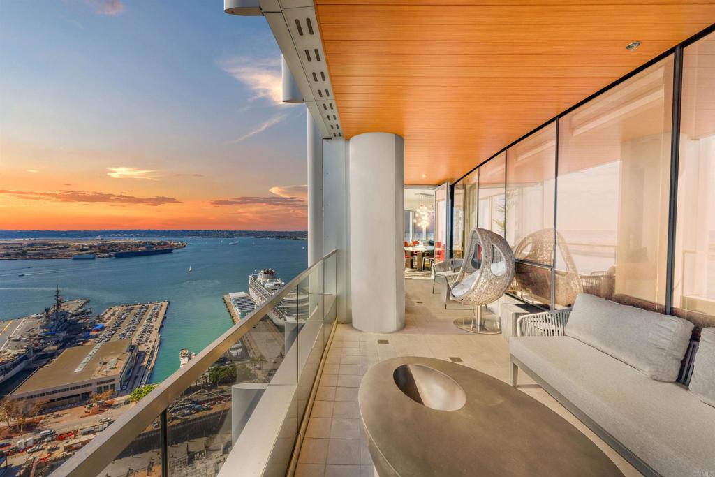 888 W E Street 3902