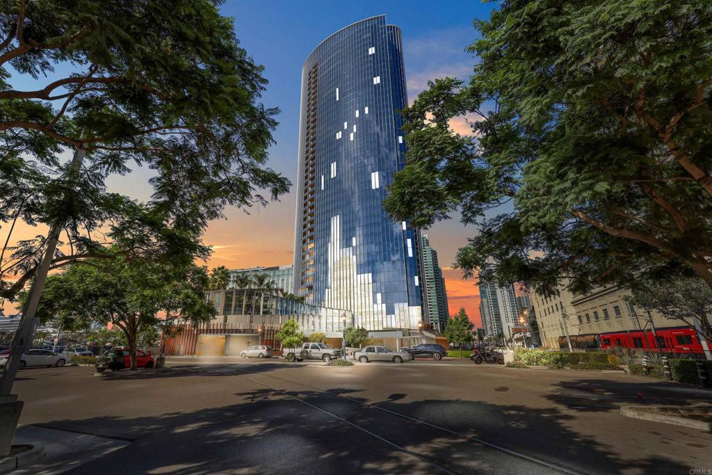 888 W E Street 3902