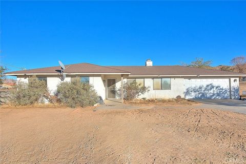 Photo of 14811 Kingsdale Rd, Apple Valley, CA 92307 (MLS # CV25247129)