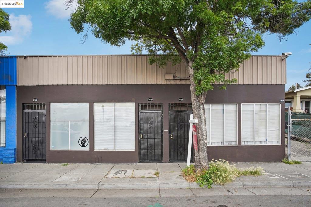 A unique investment opportunity in the vibrant city of Oakland. This spacious 6250 sqft property offers incredible versatility due to its mixed-use zoning, allowing each of the four units to be used for either residential or commercial purposes such as retail or office space. In addition to the fourplex, the property includes a generously oversized 700 sqft garage/workshop, providing further flexibility. This property also holds significant potential for expansion. Currently, 2560 sqft is partially used as tenant and owner-occupied living space, with the remaining area offering the possibility of creating additional residential rental units or a substantial 3260 sq ft of leasable commercial space. Imagine the possibilities, the flexibility, and the profit potential this unique zoning can provide. This is a fantastic opportunity for both owner-occupiers and investors looking for immediate rental income and considerable future growth!
