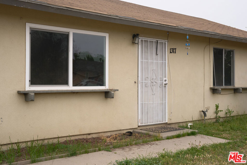 1317 N Western Avenue