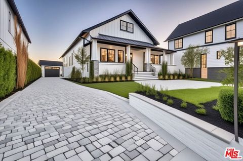 Photo of 1207 S Harvard Boulevard, Los Angeles, CA 90006 (MLS # 26771627)