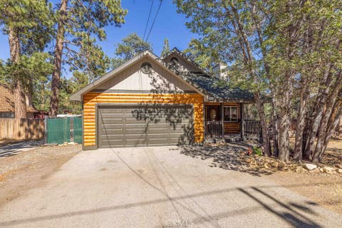 Photo of 451 Maple LN, Big Bear, CA 92386 (MLS # IG26140207)