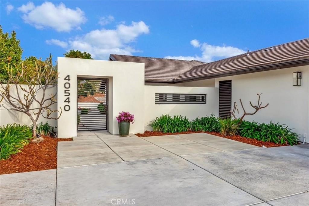 40540 La Cadena Court