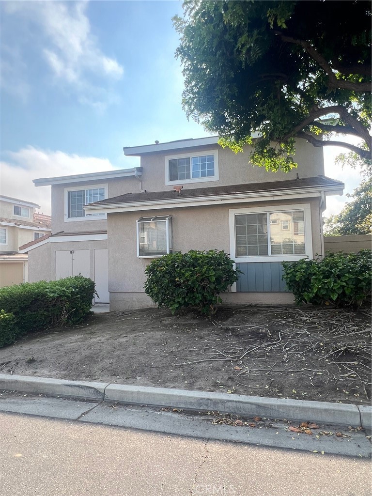 Looking for your dream home? This spacious 3-bedroom corner unit offers the perfect blend of comfort, style, and affordability. With ample natural light and extra privacy, it’s a rare gem that’s priced to sell quickly! NEEDS CARPET AND PAINT!