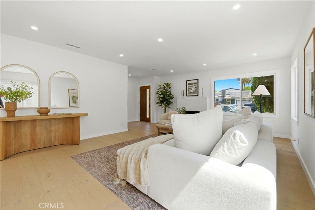 Photo of 2563 S Bentley Ave, Los Angeles, CA 90064 (MLS # OC26117042)