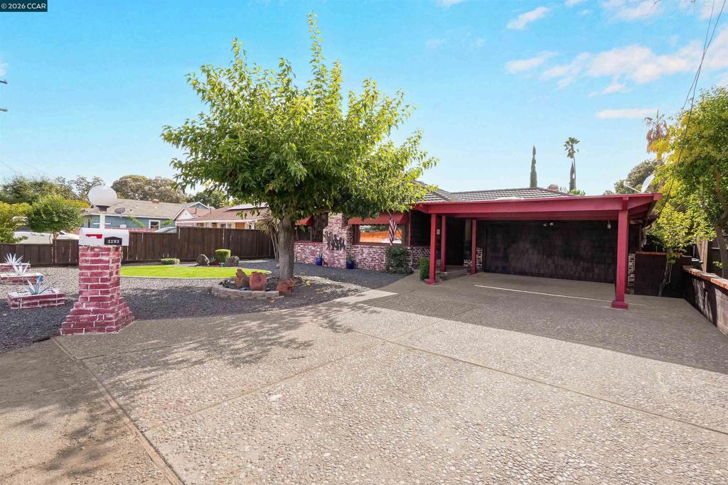 1193 Almendra Court