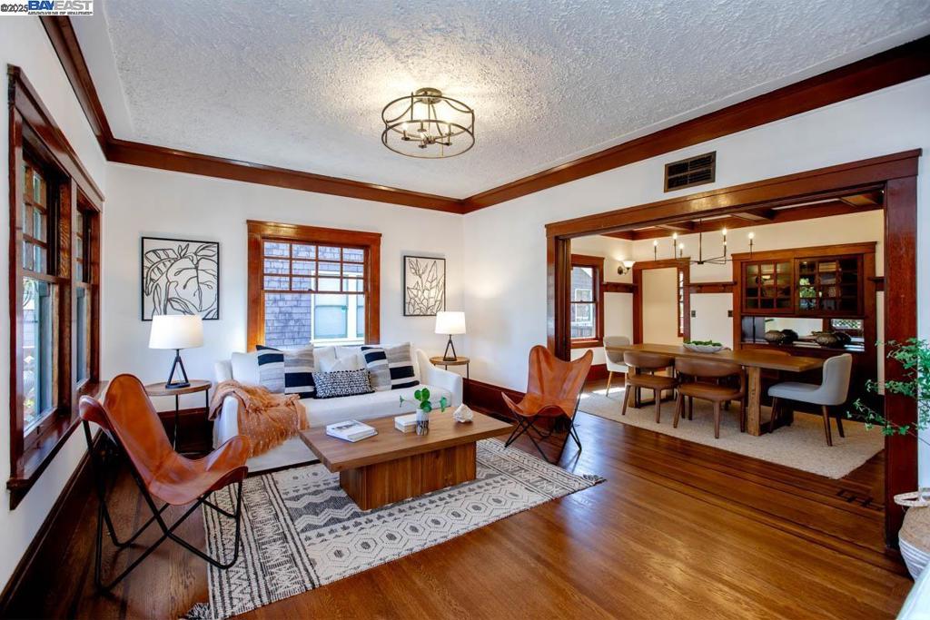EAST END - Residential