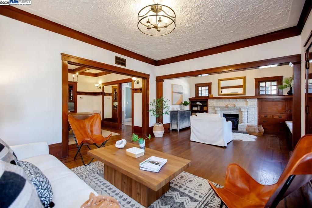 EAST END - Residential