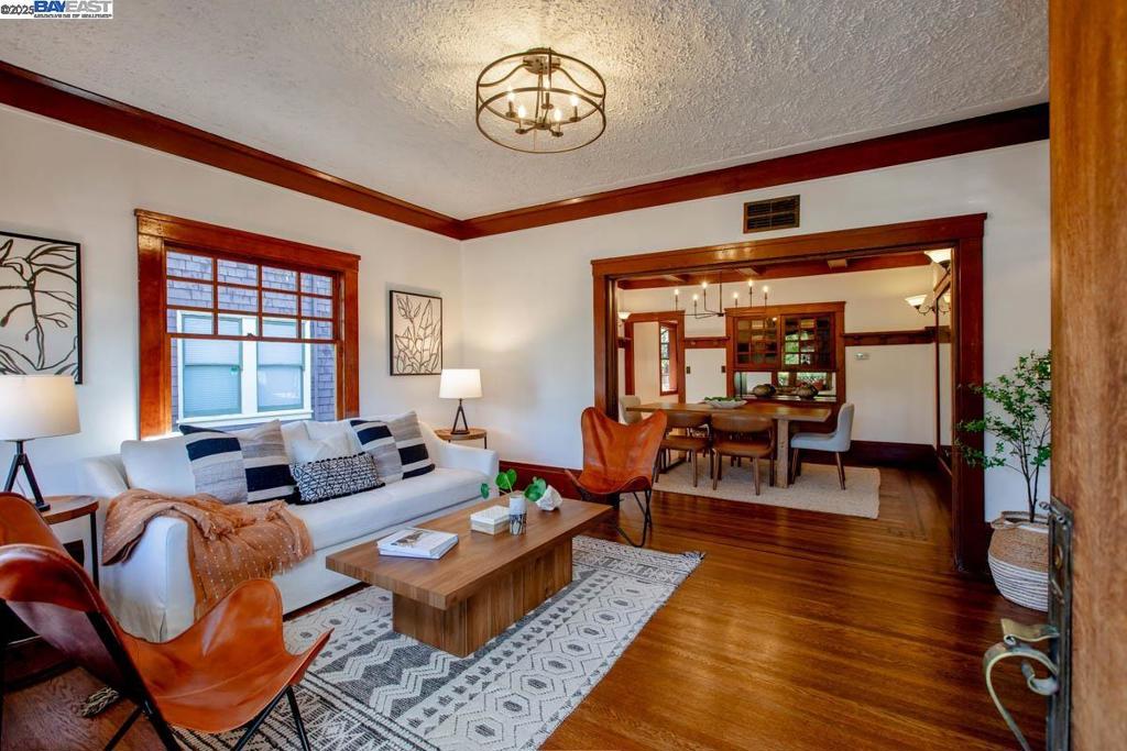 EAST END - Residential