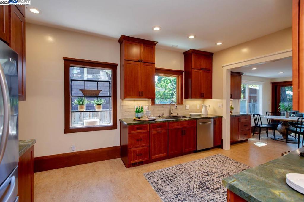 EAST END - Residential