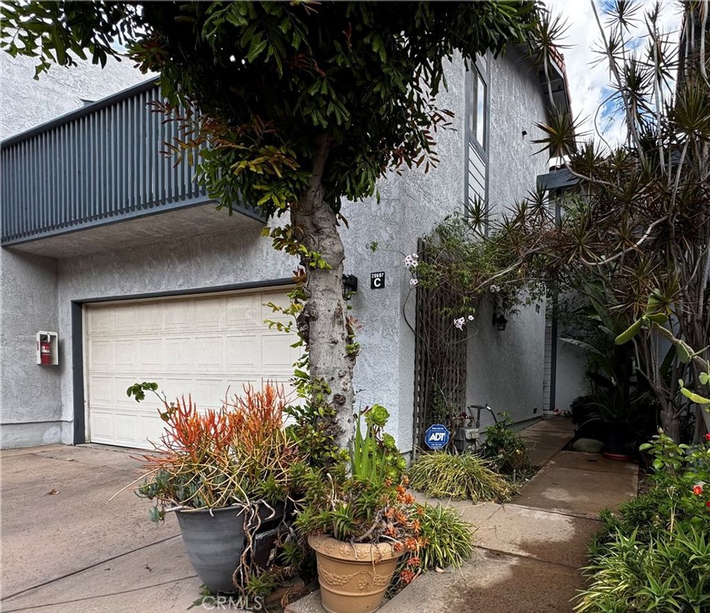 Photo of 20607 Roscoe Blvd Blvd #C, Winnetka, CA 91306 (MLS # SR26081221)
